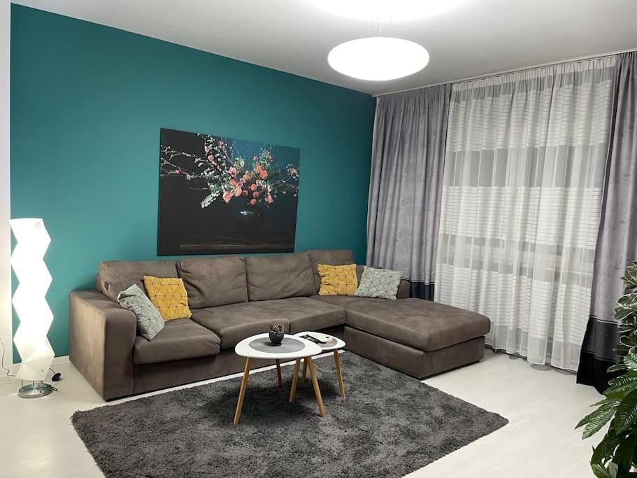 Modern Apartment At Train Station Tirana Exterior photo