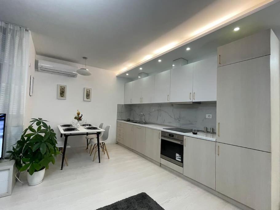 Modern Apartment At Train Station Tirana Exterior photo
