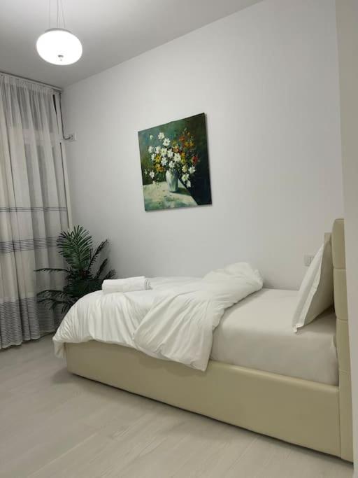 Modern Apartment At Train Station Tirana Exterior photo