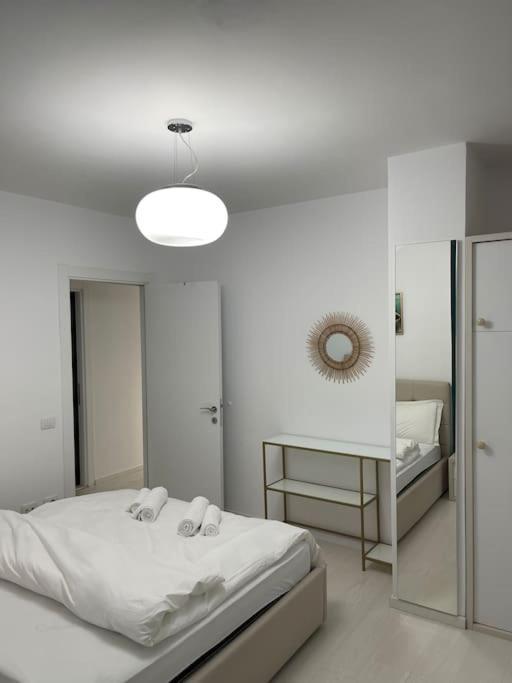 Modern Apartment At Train Station Tirana Exterior photo