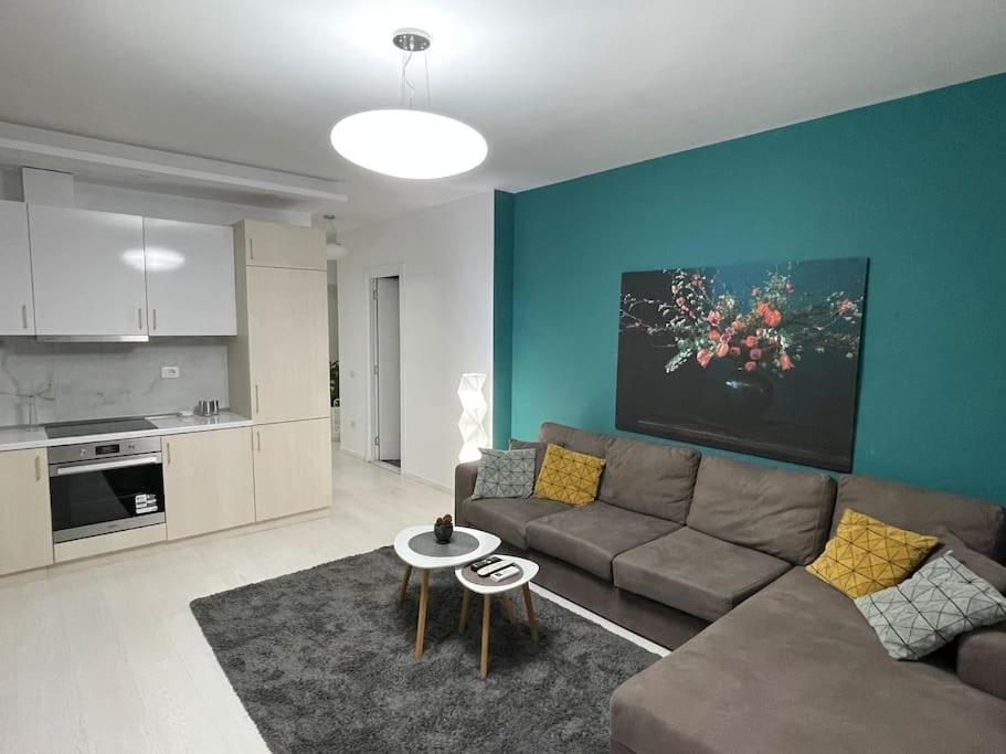 Modern Apartment At Train Station Tirana Exterior photo