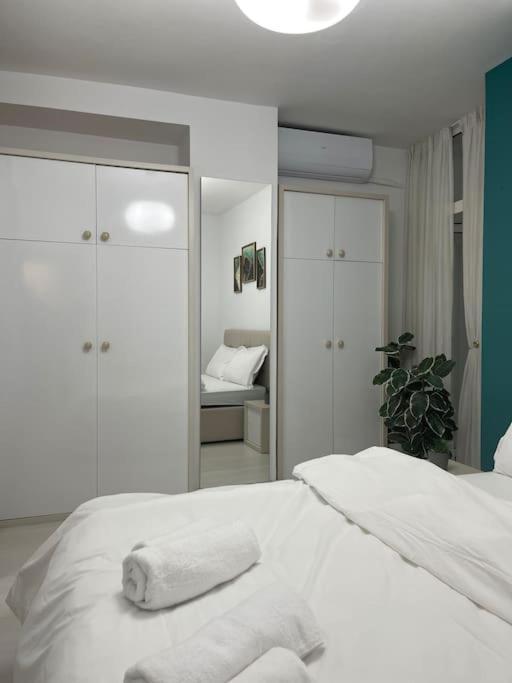 Modern Apartment At Train Station Tirana Exterior photo
